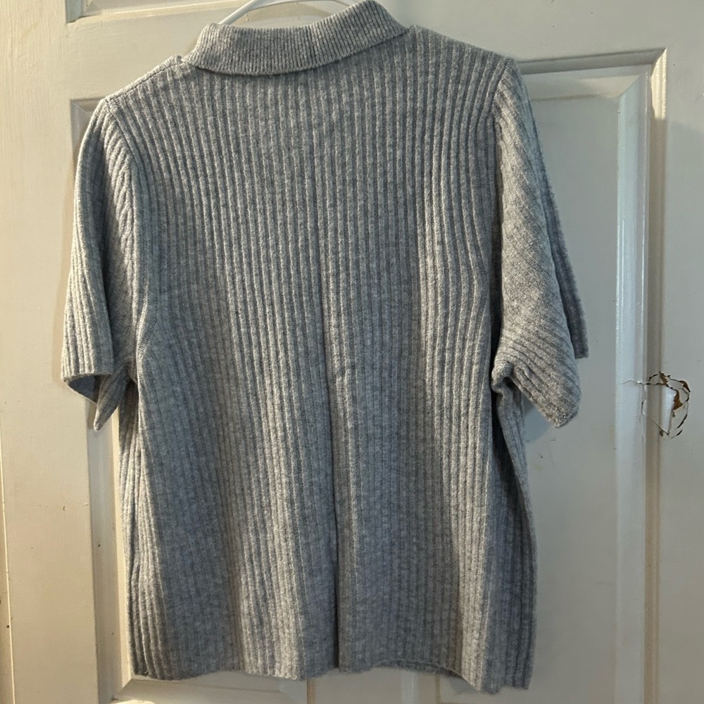 Abercrombie & Fitch Gray Ribbed Short-Sleeve Button Cardigan - Picture 2 of 2